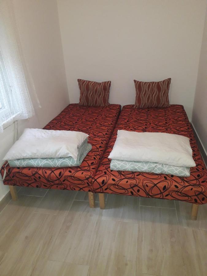 Napsugar Apartmanhaz Balatonlelle Exterior photo