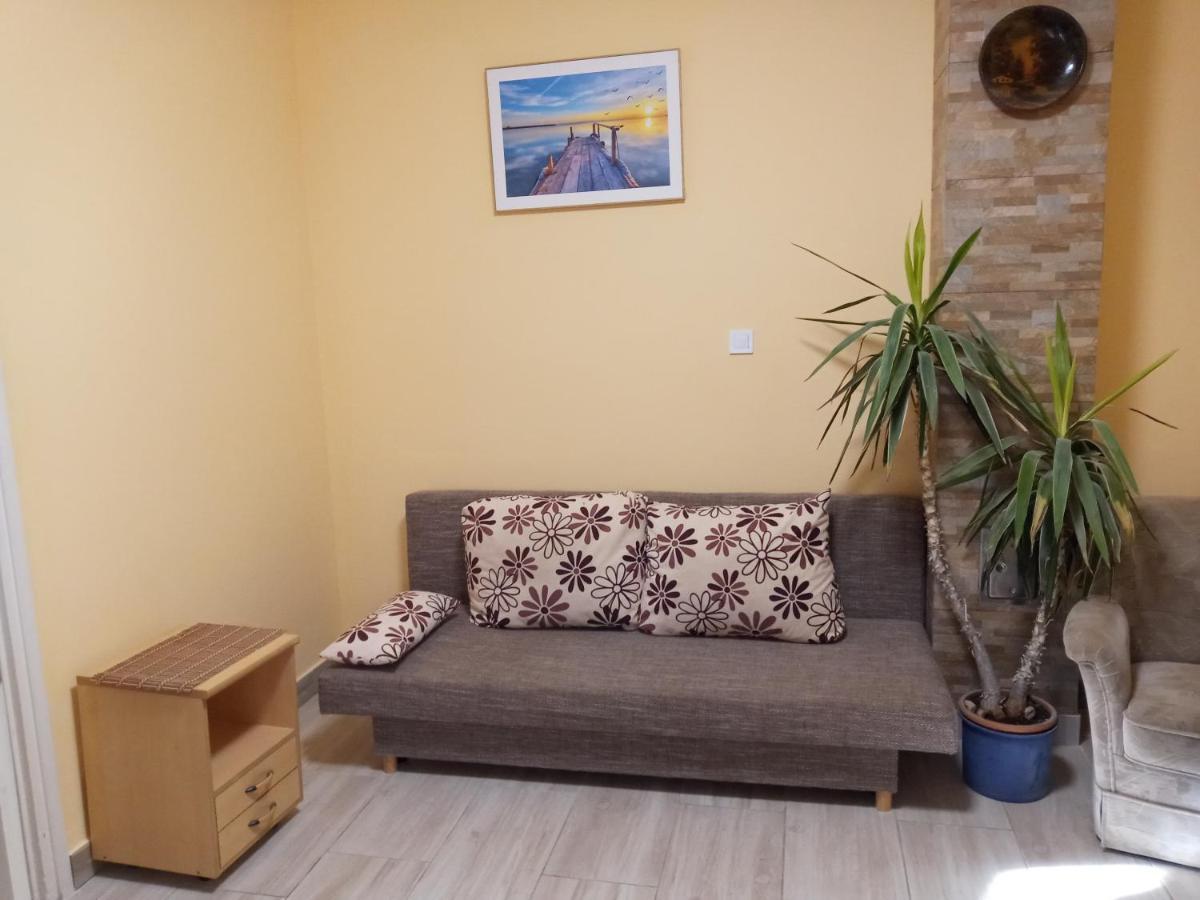 Napsugar Apartmanhaz Balatonlelle Exterior photo