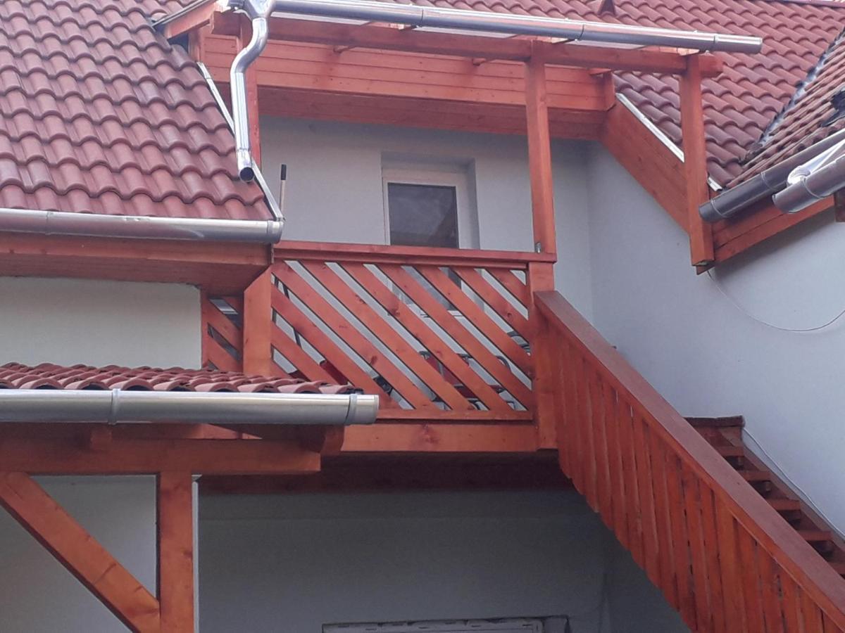 Napsugar Apartmanhaz Balatonlelle Exterior photo