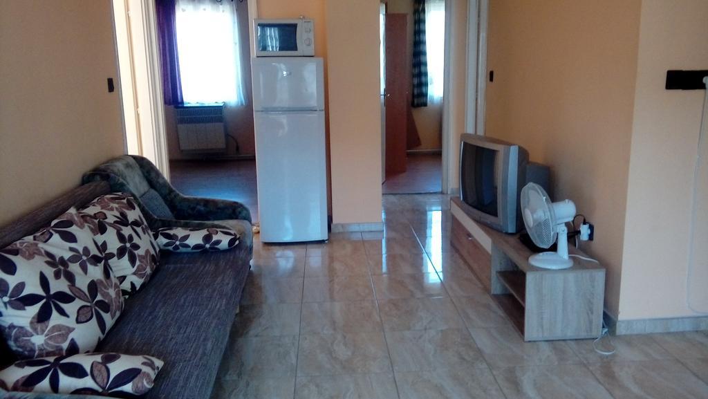 Napsugar Apartmanhaz Balatonlelle Exterior photo
